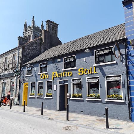 Ridge-Rock Accommodation Carrick-on-Shannon Exterior photo